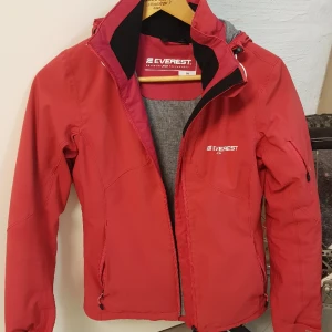 Everest skidjacka strl 36 - Skidjacka tjej, Everest strl 36 (passar både 34 och 36).