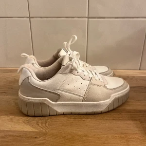 Sneakers  - I princip oanvända 