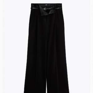 Full length wide trousers Strl xs men även passar s,  den är lågmidja