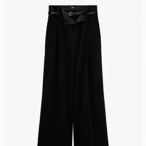 Zara byxor - Full length wide trousers Strl xs men även passar s,  den är lågmidja