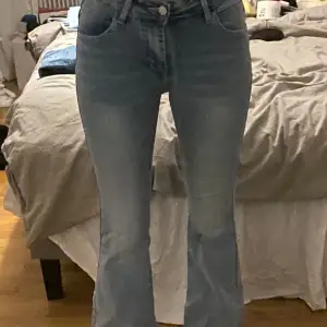Flared jeans från shein. Aldrig använda