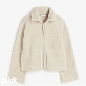 TEDDYJACKA SÄLJES  - Säljer denna populära teddyjackan. Storlek L, men sitter som en s/m. Använd fåtal gånger ochbhar inga defekter.  Köp via ”köp nu”🤗