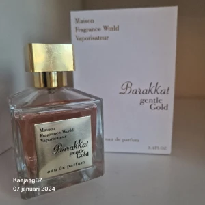 Barakkat gentle gold - Fragrence world - Notes: Benzoin, Tonka Bean, Labdanum, Vanilla Påminner om MFKs parfym, men till ett mkt billigare pris.  Sparsamt använd Volym: 100ml