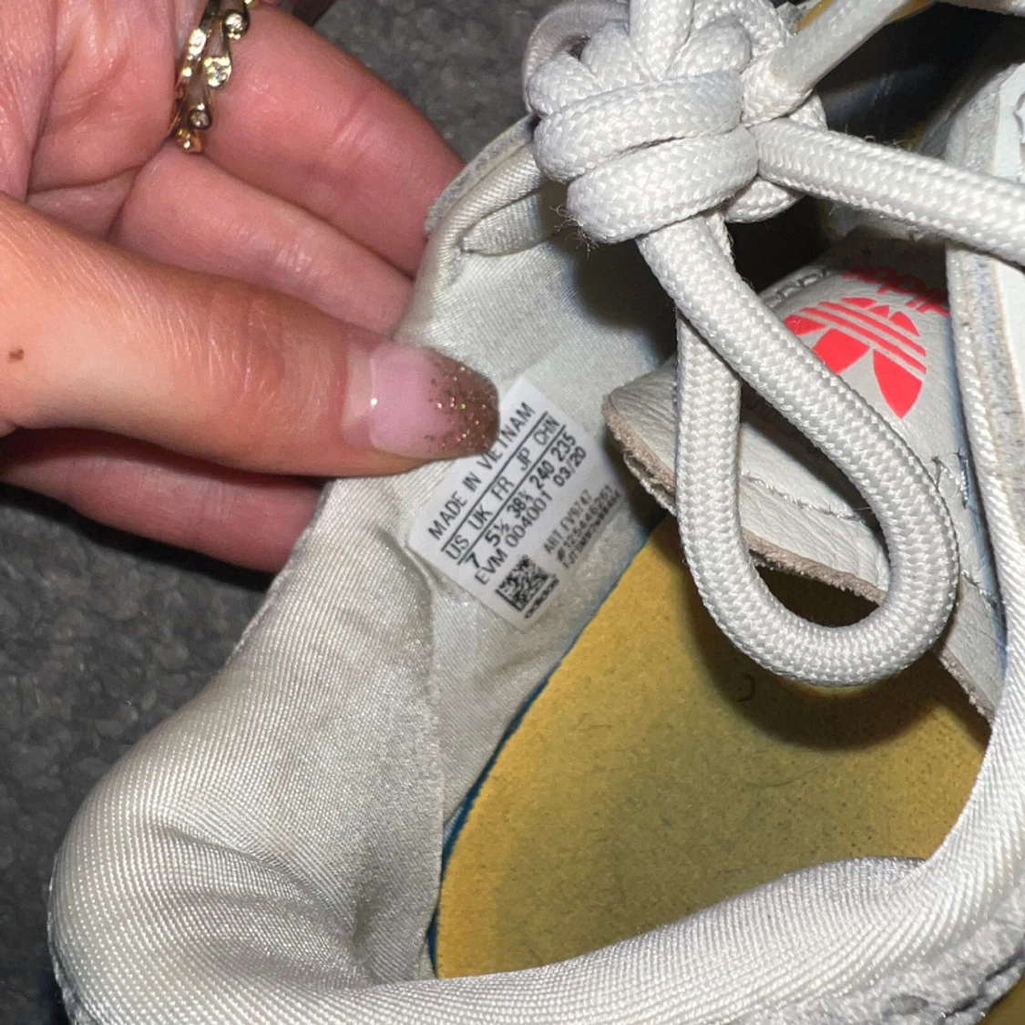 Adidas skor ozweego  - 91