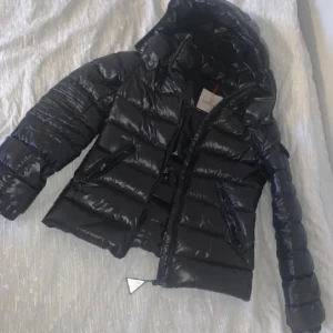 Äkta Moncler jacka - Använd få gånger 