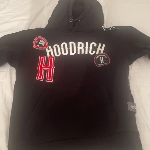 Hoodrich tröja - Säljer min hoodrich tröja pga liten skick 10/10 inga hål eller någonting, vid övriga frågor tveka inte att kontakta mig
