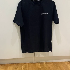 Calvin Klein T shirt  - Väldigt gott skick, knappt använd