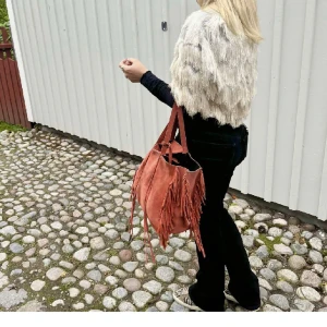 Röd väska med fransar - Jätte fin röd väska med fransar!!❤️