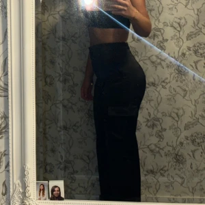 Satinbyxor - Satinbyxor från stradivarius, byxorna är korta i modellen och finns i både 38&40🥰