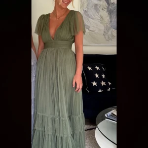 Balklänning  - Säljer min balklänning som endast är använd en gång och i mycket bra skick. Köpt från asos.🥂🥰