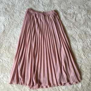 Rosa kjol 🫶🏻 - Så fiiiin rosa somrig kjol från H&M 💘