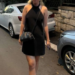 Halterneck klänning - Skitsnygg klänning som endast är använd en gång✨