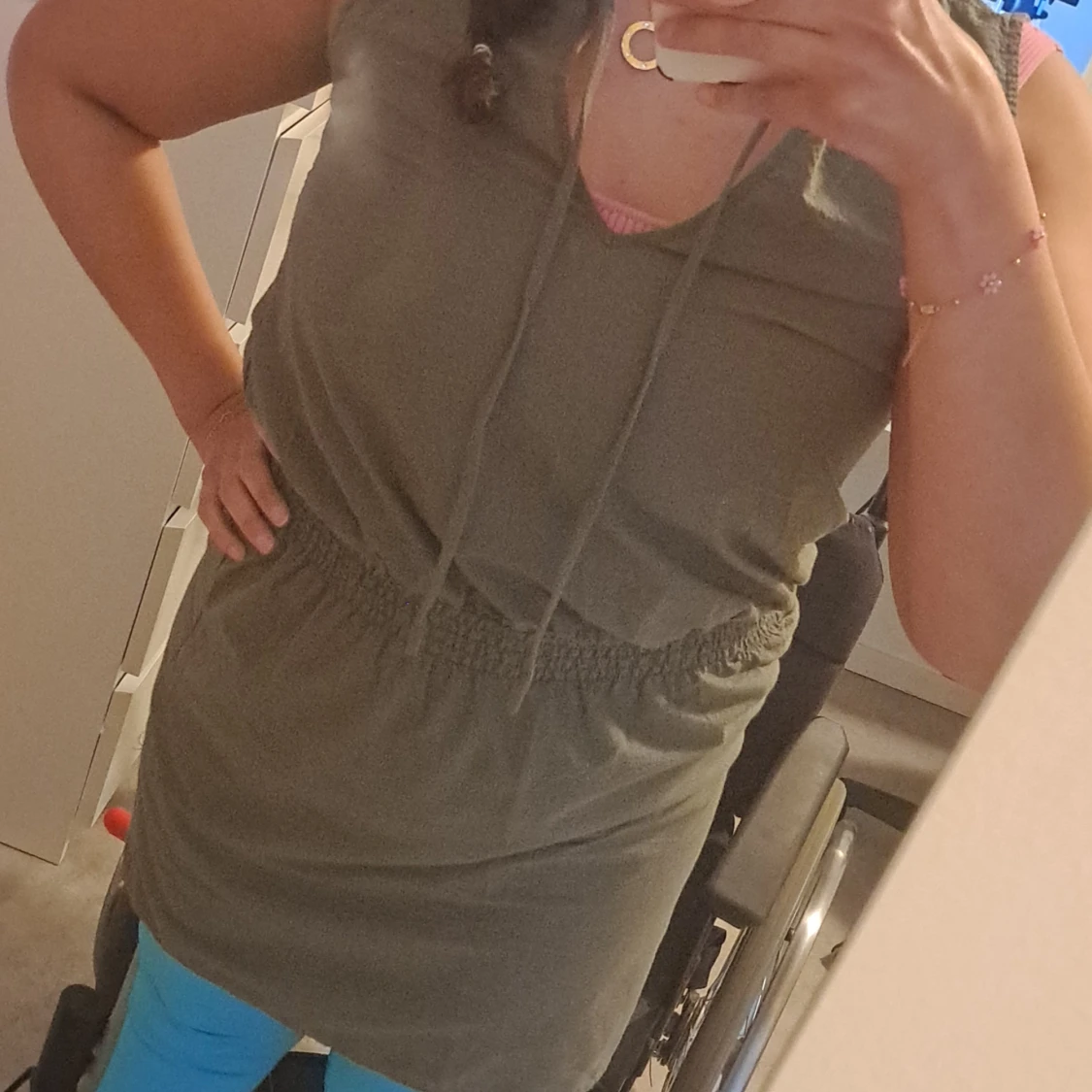 Grön ärmlös klänning - 93