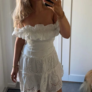 Klänning  - Klänning ifrån zara! Storlek xs och nypris är 800kr. Som ny.