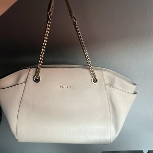Furla väska - Jätte fin väska från furla i bra skick