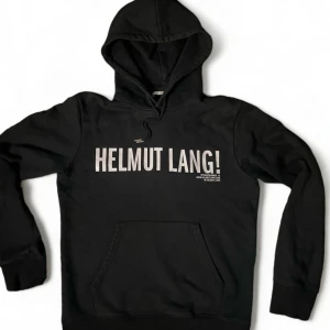 Helmut Lang SS19 hoodie - Helmut Lang spring/summer 19 -Mycket bra skick                              -Medium                                                                         Skriv i DM om ni är intresserade eller har frågor, kan skicka fler bilder. Pris kan diskuteras