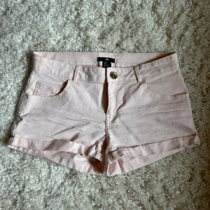 Rosa jeansshorts - Så söta ljusrosa jeans shorts i storlek 36 🩷🩷🩷