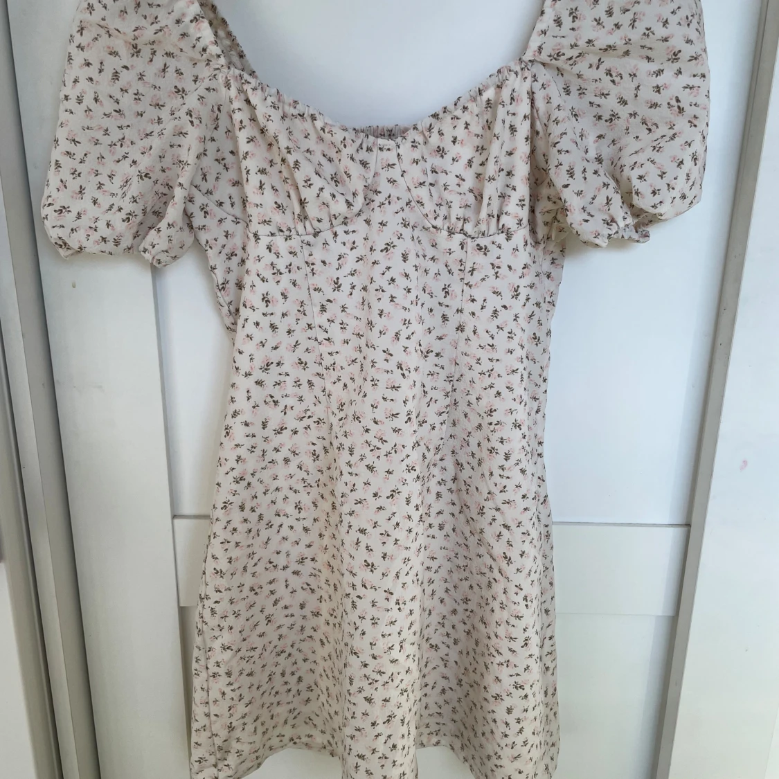 Blommig klänning - 90