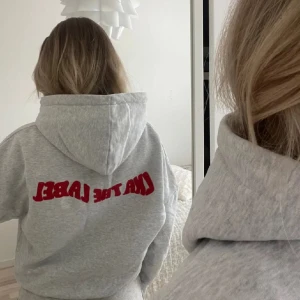 LXA hoodie - Säljer min LXA hoodie från wave collection!!❤️ Fint skick, slutsåld på hemsidan, storlek S Nypris: 790kr Mitt pris: 350kr