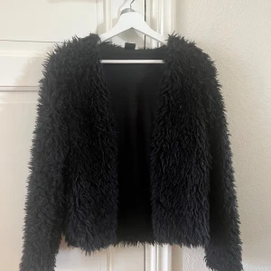 Jacka/kofta - Jacka/kofta i storlek M