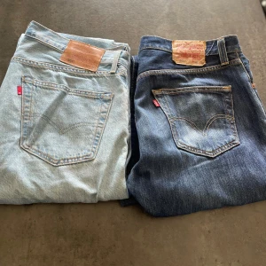 Levi’s Jeans - Säljer två par feta Levis jeans som inte längre är min stil! Båda jeansen är i bra skick! Om du vill ha fler bilder och info kom privat! Kan säljas som paket eller var för sig!