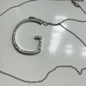 HALSBAND I SILVER - Gammalt oanvänt silverhalsband, fick det när jag var liten så har ingen aning vart de är ifrån, rostfritt stål 