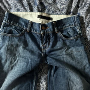 Lowrise flared jeans! - Passar inte mig längre. 🥰