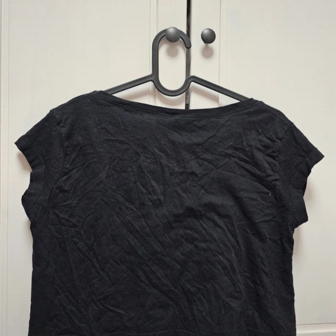 Svart croppad topp från Fishbone - 90