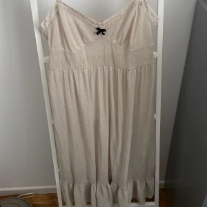 Odd Molly klänning/nattlinne - Säljer beige Odd Molly klänning/nattline. Strl 2. Endast testad. Passar mig som har strl S.