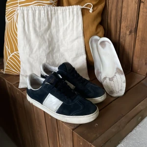 Valentinos flycrew - Ett par riktigt feta valentino skor!! Skorna är i storlek 39 men skulle säga de passar 40 också, priset är inte hugget i sten så hör av er vid mista lilla fundering ✌️✌️