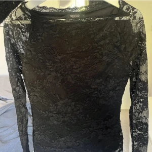 Spets tröja💋 - Spets tröja i storlek S men passar även xs❣️inga defekter, har bara inte fått användning av den❤️