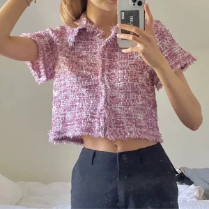 Zara rosa topp  - Zara topp/kofta med knappar. Första bilden är lånad 💖