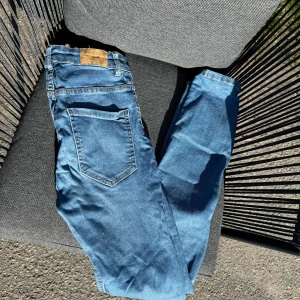Molly jeans - I princip oanvända Molly jeans från Gina tricot i MYCKET BRA skick! Storlek S 💞