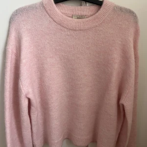 Stickad tröja  - Stickad tröja från Gina tricot strl Xs aldrig använd!