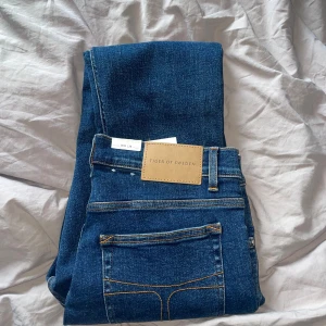 Helt nya Tiger of Sweden jeans  - Byxorna är i modellen evolve och är helt nya. Dem är endast provade på en gång. Jag säljer dom p.g.a att de inte kommit till användning. Priset är självklart diskutabelt vid en snabb och smidig affär✅🤝