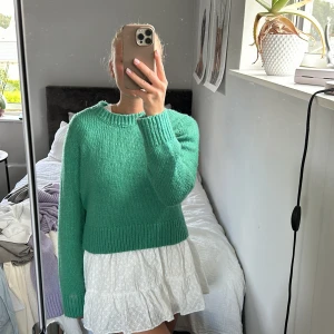 Stickad tröja - Grön stickad tröja i bra skick!💘