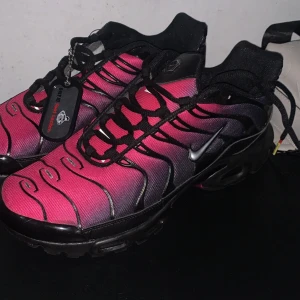 TN skor - Säljer nu ett par feta TN skor helt nya, säljer för ett billigt pris, hör av dig vid fler frågor 