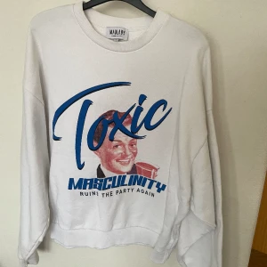 Tröja  - Knappt använd tröja från madlady