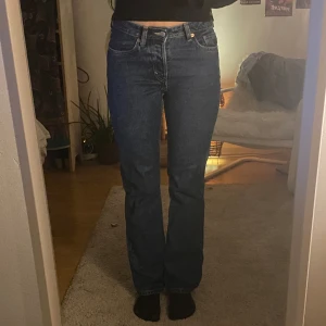 Weekday jeans - Knappt använda. Storlek 36. W27 L 30