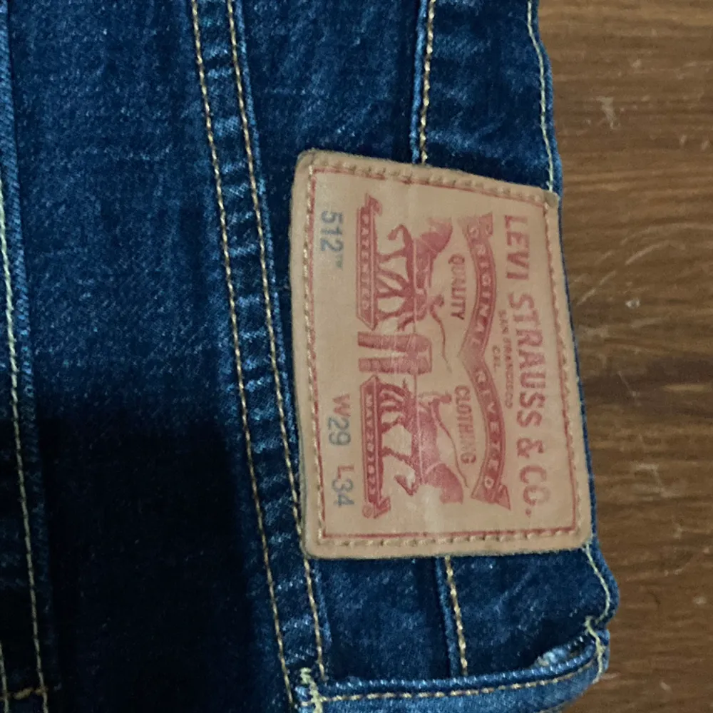 Snygga mörkblå Levis 29*34 Modell 512.  Bra skick. Jeans & Byxor.