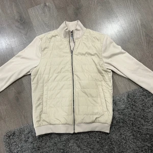 Cardigan  - Bläck cardigan, stl m Använd en gång, inte min stil 