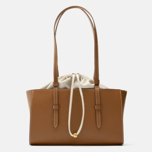 Väska  - Ifrån zara, i jättebra skick! Knappt använd. Slutsåld på hemsidan  