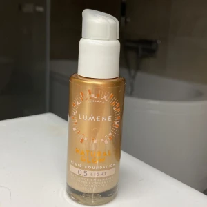 Foundation - Säljer en helt ny foundation som bara har testats men var fel färg❣️