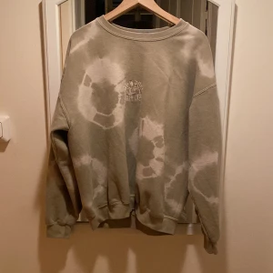 Beige Sweatshirt  - Beige sweatshirt i prima skick 