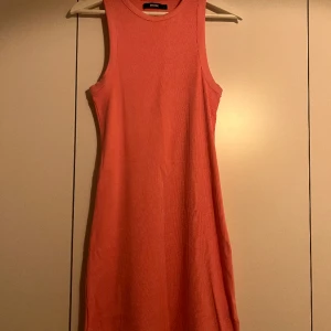 Rosa klänning  - Fint skick, använd ett fåtal gånger. Ganska kort.