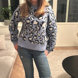 Leopard tröja  - Jätte fina Leonard tröja som är ganska gammal inte använd så många gånger❤️skriv om ni har några frågor❤️❤️