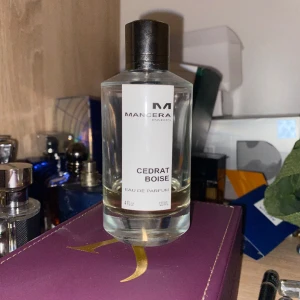 Mancera cedrat boise - Rensar lite på samlingen, ni får avgöra mängd själv och box ingår ej. Det är skruvkork på denna flaska 