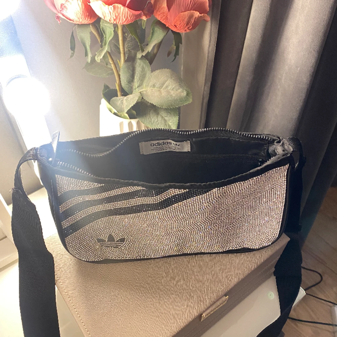 Axelremsväska, adidas