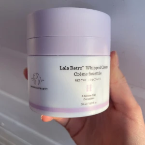 Drunk elephant wipped cream 🎀🎀 - Använd ca 5 gnr. Säljer nu med förpackningen🤍🤍 köpt för 750kr🎀  Vid frågor kontakta mig!