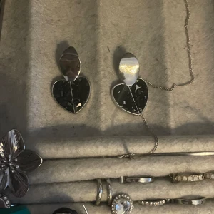 Örhängen  - Coola örhängen i nyskick, köppte i Spanien. 🥰 Pris kan diskuteras 